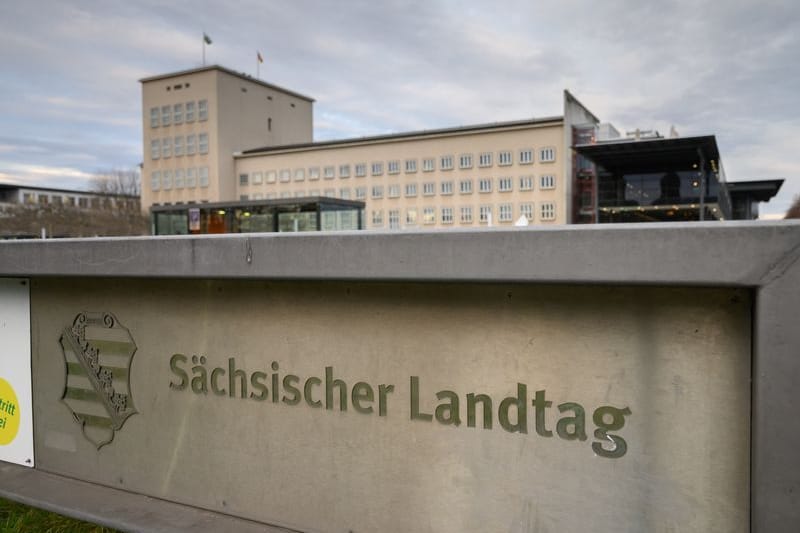 Blick auf den Sächsischen Landtag (Archivbild): Dort soll in dieser Woche über den Doppelhaushalt 2025/2026 abgestimmt werden.