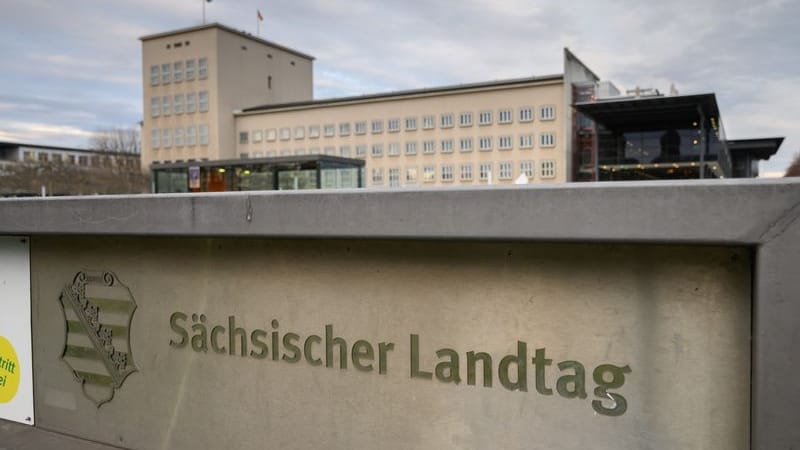 Blick auf den Sächsischen Landtag (Archivbild): Dort soll in dieser Woche über den Doppelhaushalt 2025/2026 abgestimmt werden.
