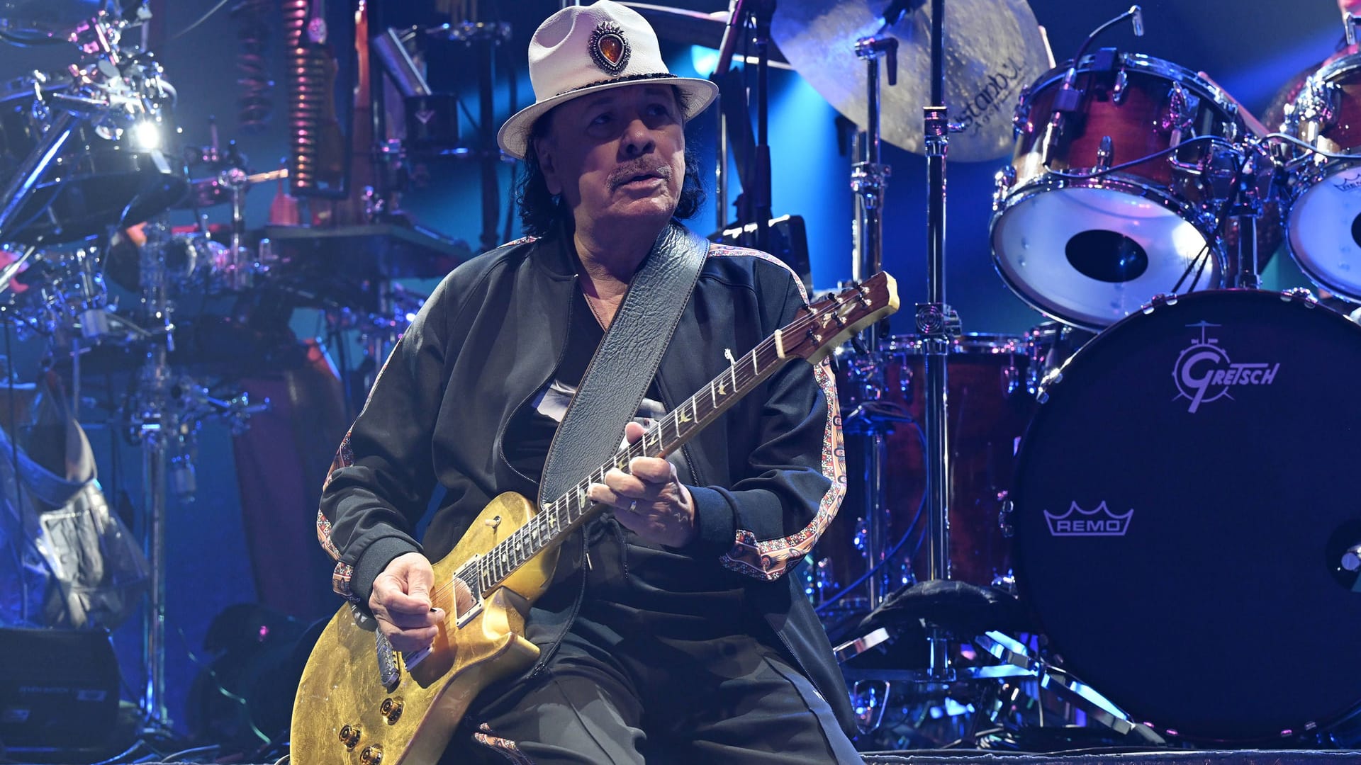 Carlos Santana an der Gitarre (Archivbild): Der gebürtige Mexikaner feierte seinen Durchbruch 1969 auf dem Woodstock-Festival. Carlos Santana an der Gitarre (Archivbild): Der gebürtige Mexikaner feierte seinen Durchbruch 1969 auf dem Woodstock-Festival.