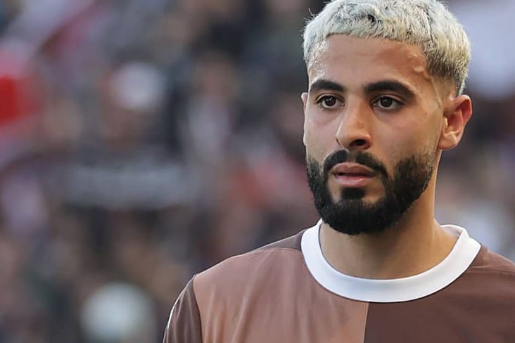 Elias Saad im Trikot des FC St. Pauli (Archivbild): Ab sofort kickt der Flügelstürmer für den Erstliga-Konkurrenten FC Augsburg.