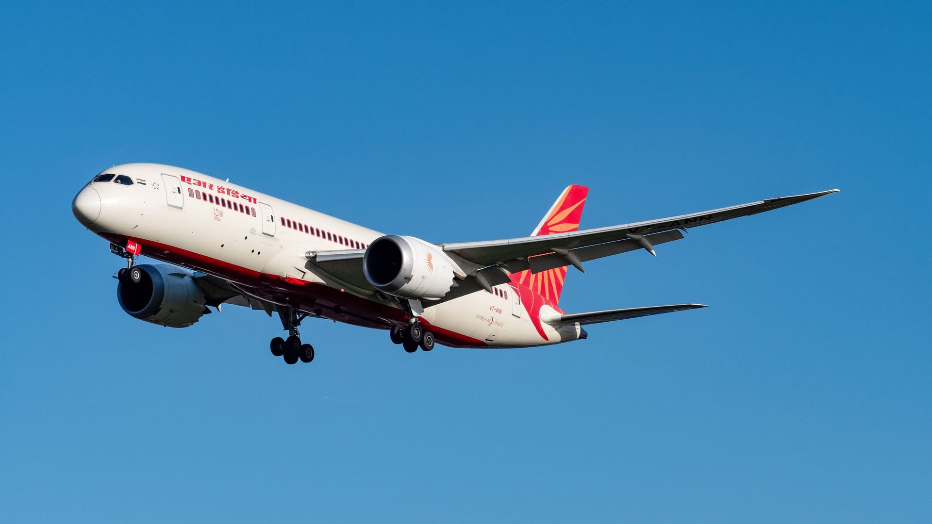Eine Boeing 787 Dreamliner von Air India (Symbolfoto): Schon in der Vergangenheit gab es immer wieder Probleme mit Flugzeugen dieses Typs.