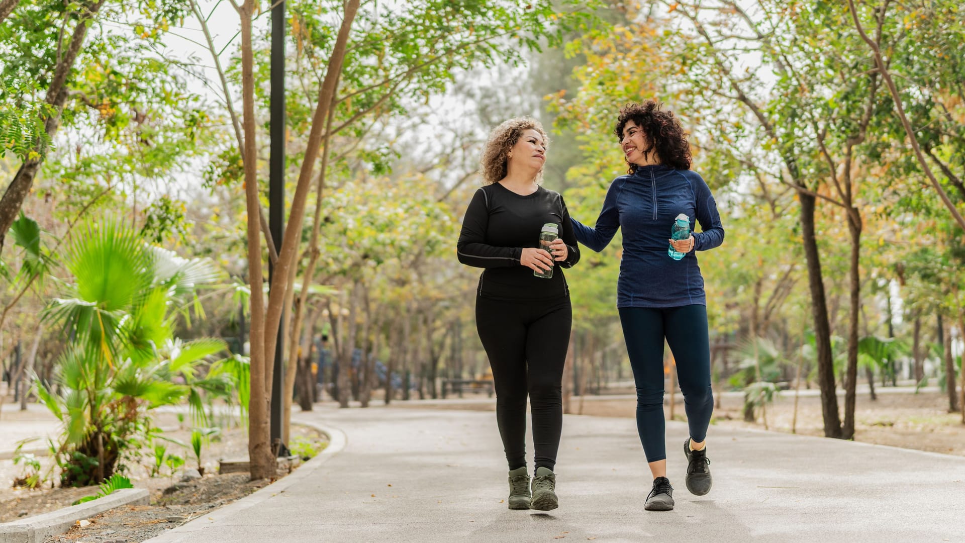 Spaziergang im Park: Ein bestimmter Geh-Rhythmus erhöht den Effekt auf die Gesundheit.