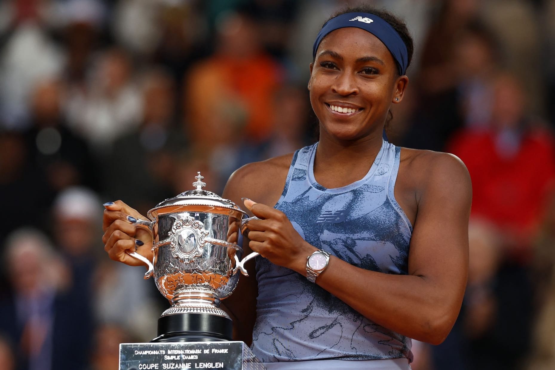 Coco Gauff mit ihrer Trophäe: Sie gewann ein spannendes Finale der French Open.
