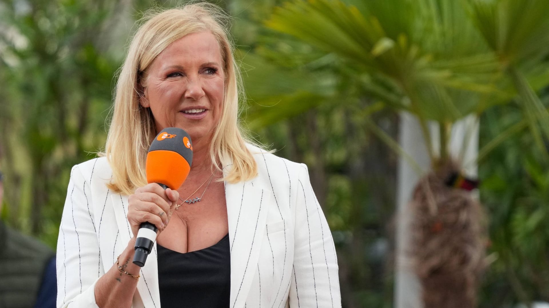 "ZDF-Fernsehgarten": Andrea Kiewel zeigte sich am Sonntag in Sommerstimmung.
