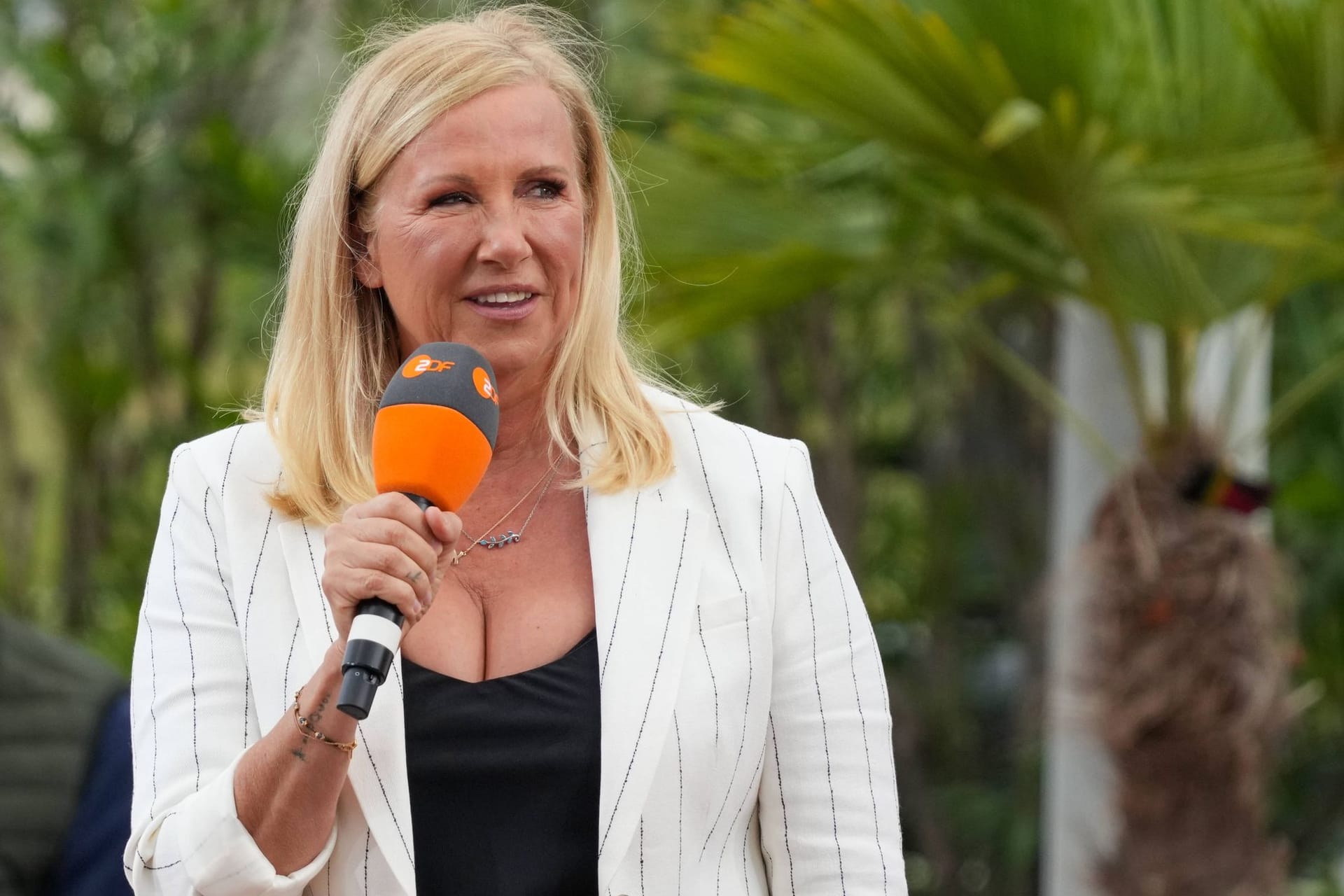 "ZDF-Fernsehgarten": Andrea Kiewel zeigte sich am Sonntag in Sommerstimmung.