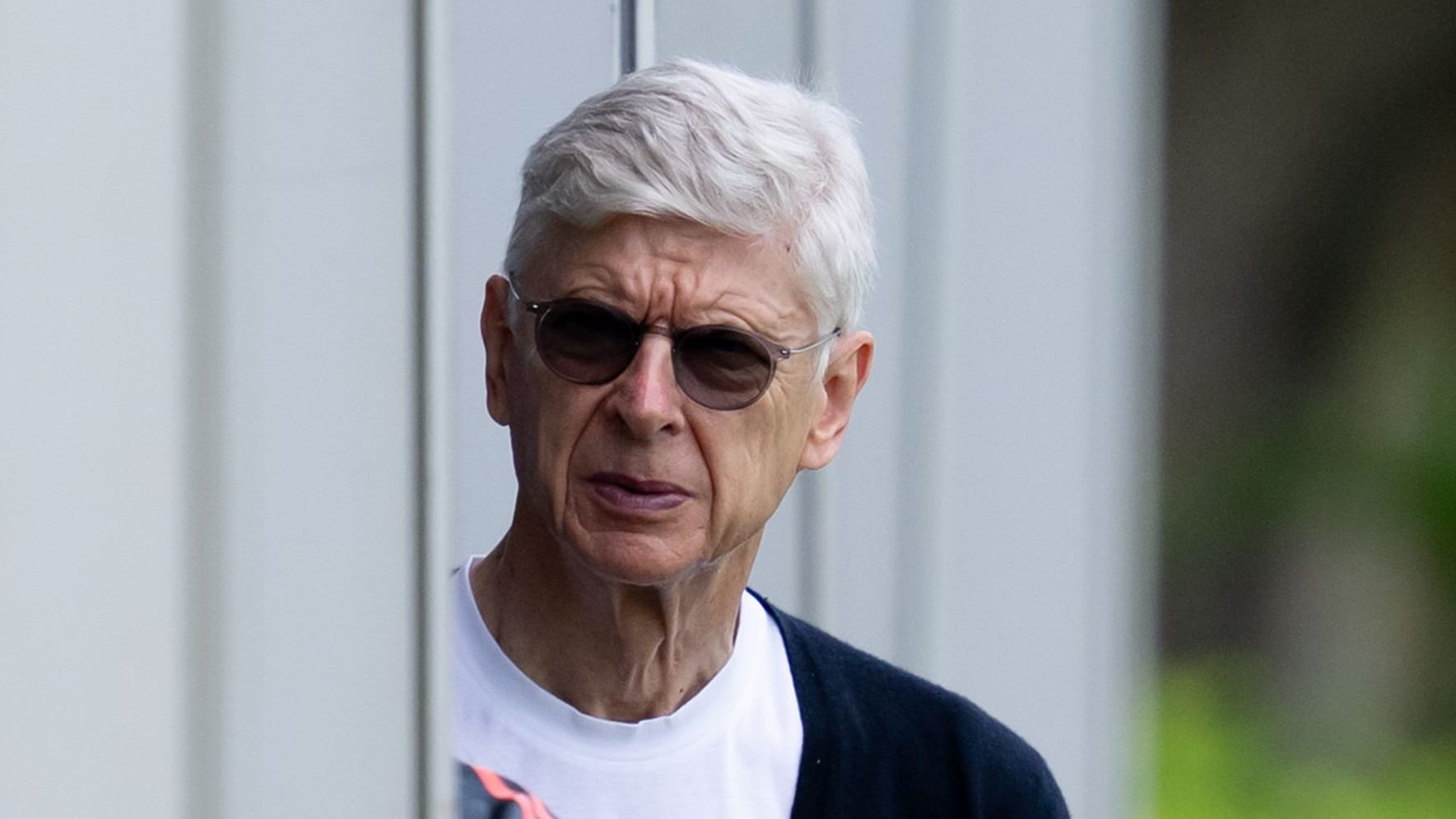 Mit Sonnenbrille beim Bayern-Training: Arsène Wenger.