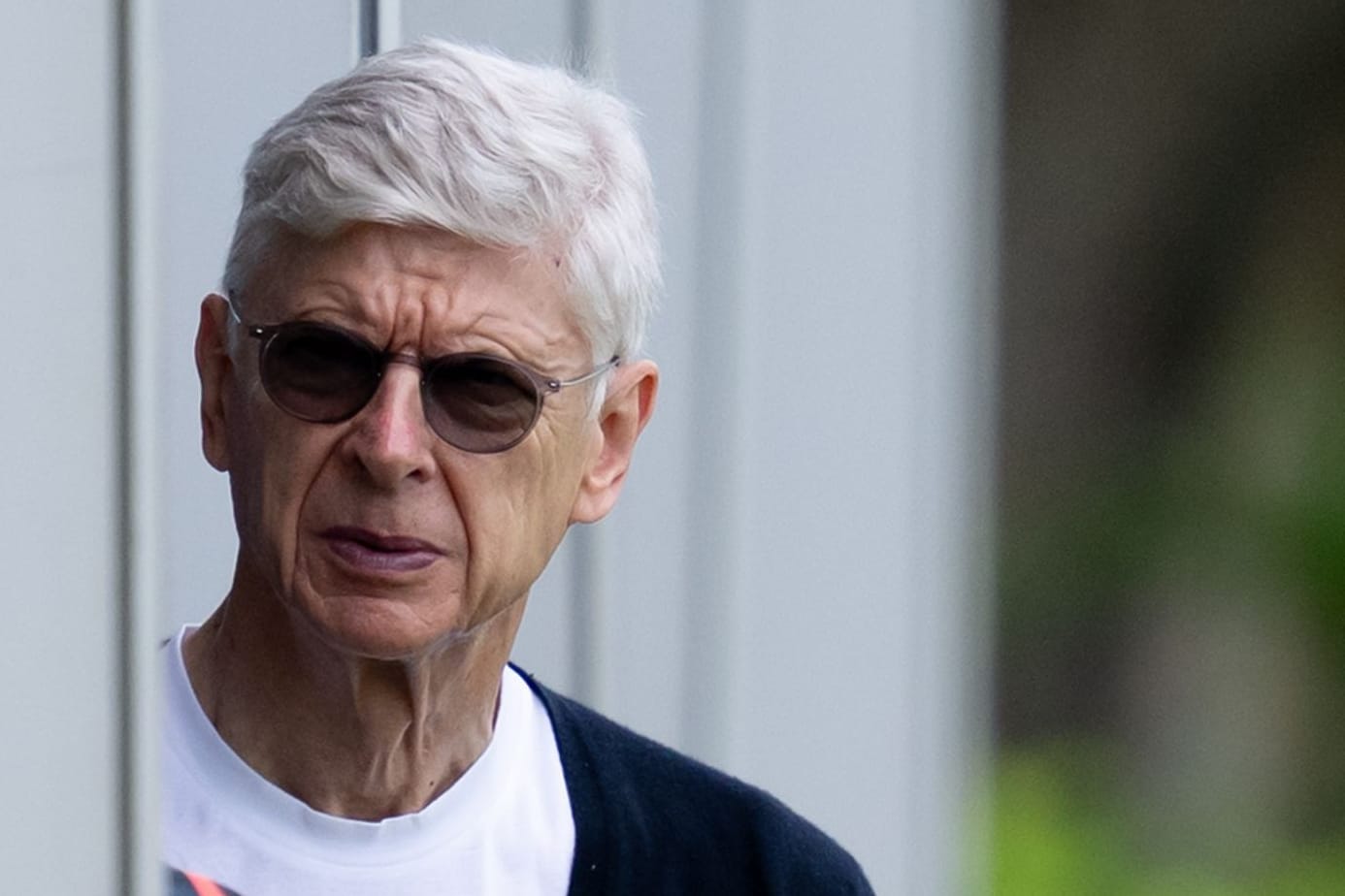 Mit Sonnenbrille beim Bayern-Training: Arsène Wenger.