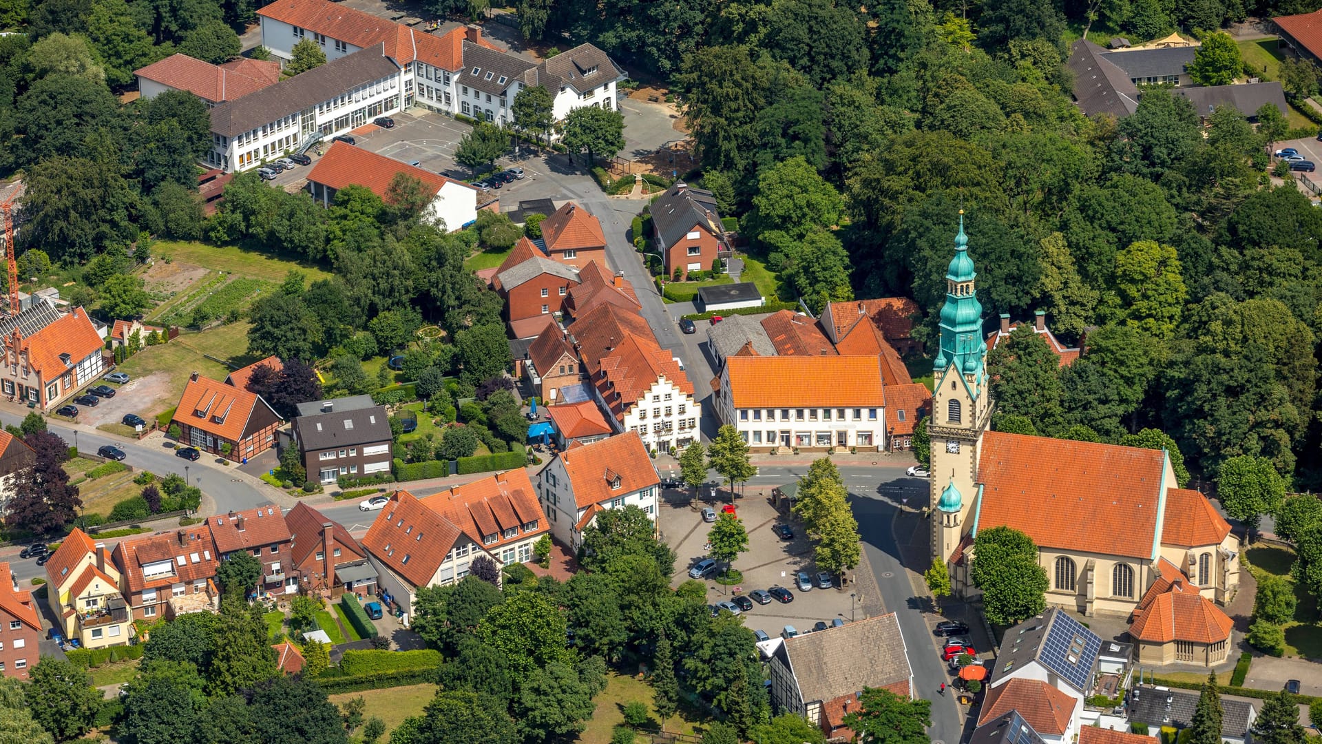 Blick auf die Innenstadt von Sassenberg (Symbolfoto): Das Stadtzentrum ist nur wenige Minuten vom Campingpark Heidewald entfernt.