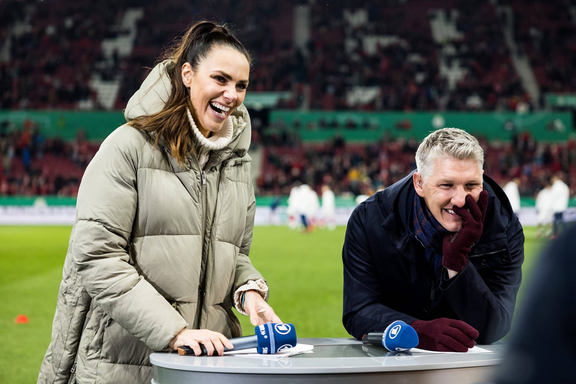 Esther Sedlaczek und Bastian Schweinsteiger: Die beiden analysieren die Spiele gemeinsam.