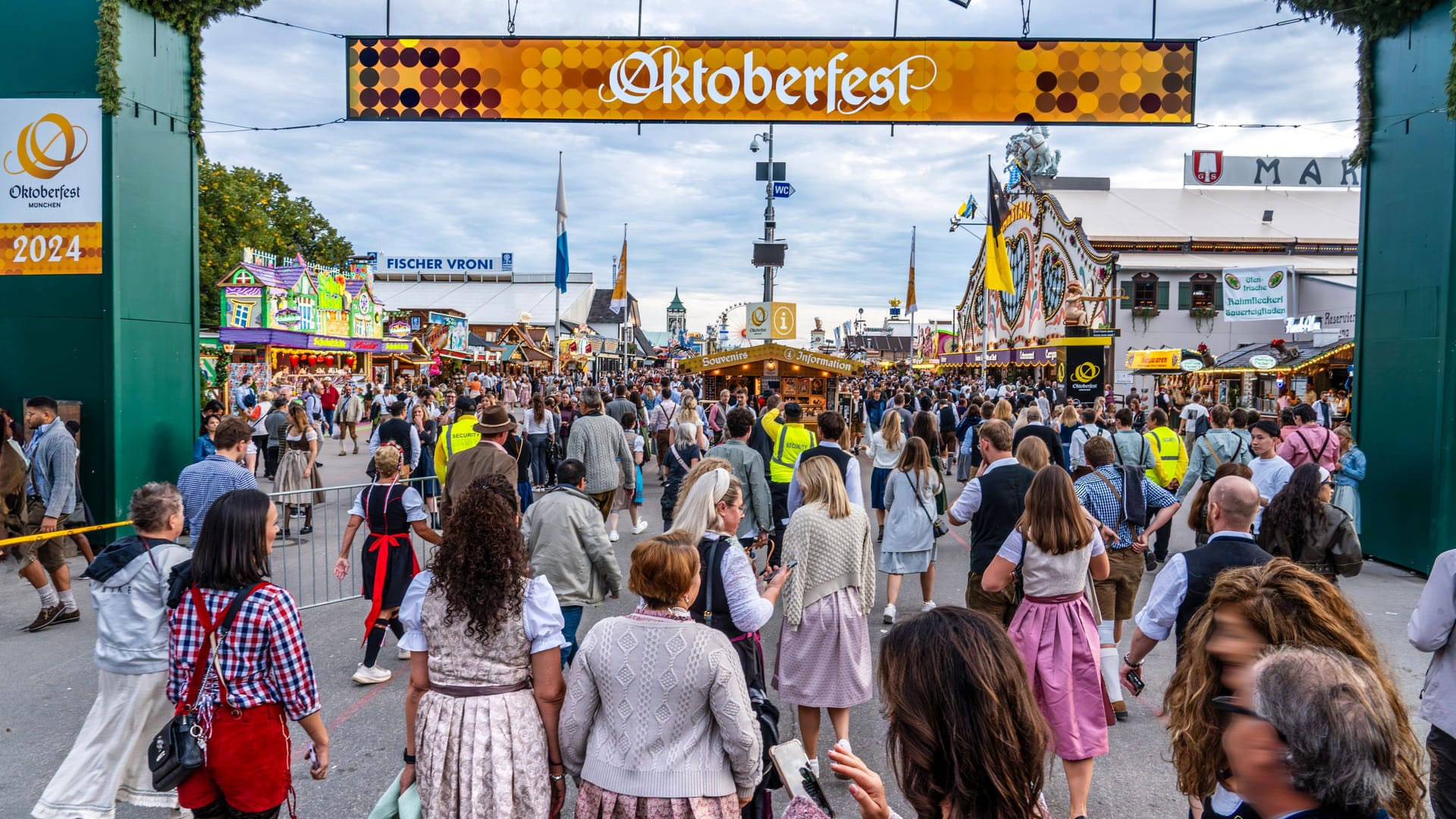 Besucher strömen auf die Theresienwiese (Archivbild): Im vergangenen Jahr zählte das Oktoberfest mehr als sieben Millionen Gäste. Besucher strömen auf die Theresienwiese (Archivbild): Im vergangenen Jahr zählte das Oktoberfest mehr als sieben Millionen Gäste.
