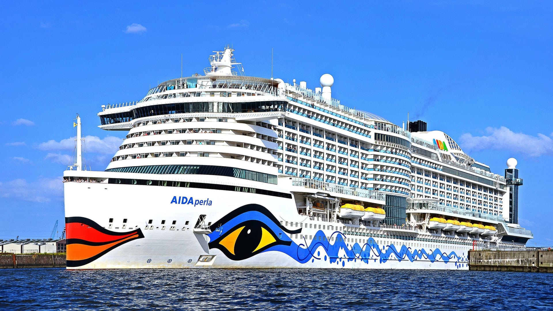 "Aida Perla" im Hamburger Hafen: Von dort war das Kreuzfahrtschiff am Samstag in Richtung Norwegen aufgebrochen.