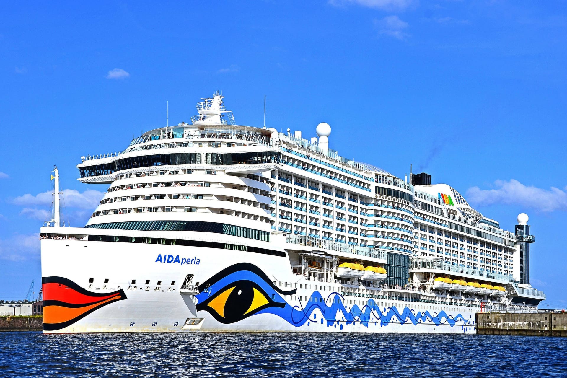 "Aida Perla" im Hamburger Hafen: Von dort war das Kreuzfahrtschiff am Samstag in Richtung Norwegen aufgebrochen.