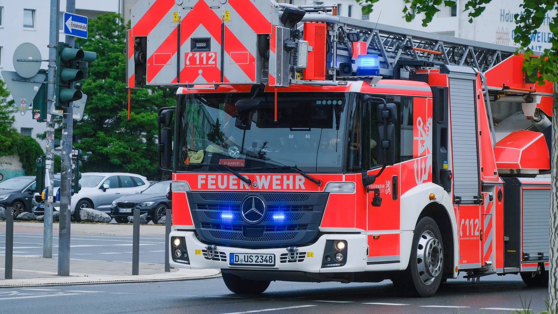 Einsatzfahrzeug der Feuerwehr (Symbolfoto): An der Worringer Straße hat es in einer Tiefgarage gebrannt. Einsatzfahrzeug der Feuerwehr (Symbolfoto): An der Worringer Straße hat es in einer Tiefgarage gebrannt.
