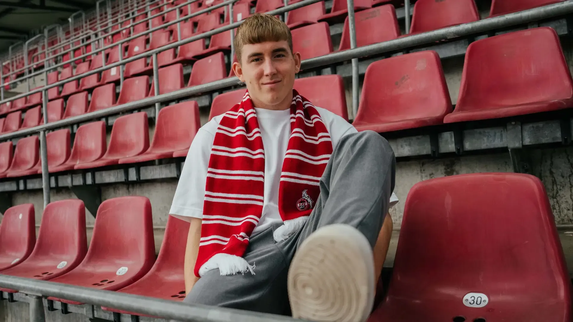 Der neue Mittelfeldspieler des 1. FC Köln: Isak Johannesson ist in der Domstadt vorgestellt worden.