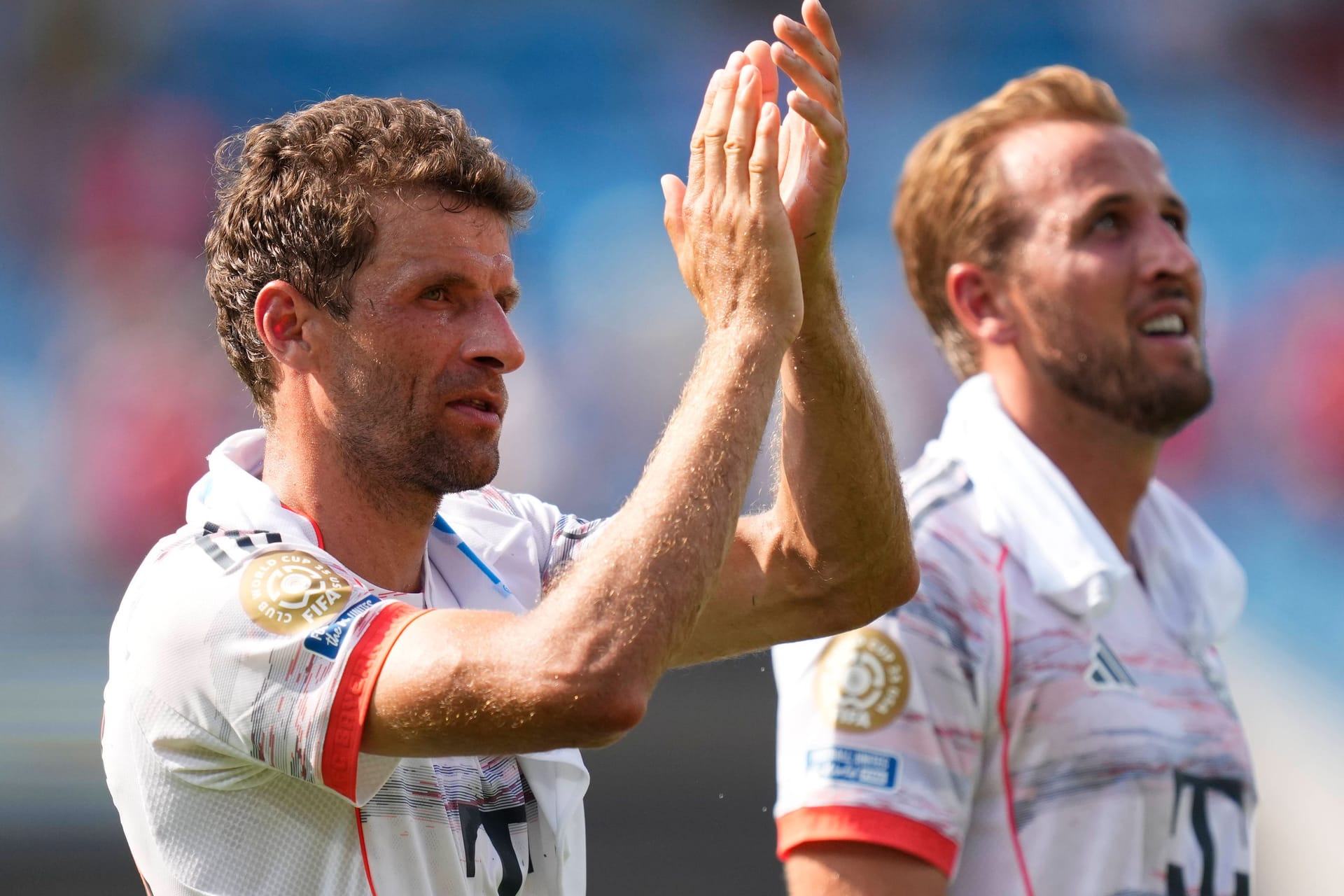 Thomas Müller (l.): Der Weltmeister spielte gegen Benfica durch.