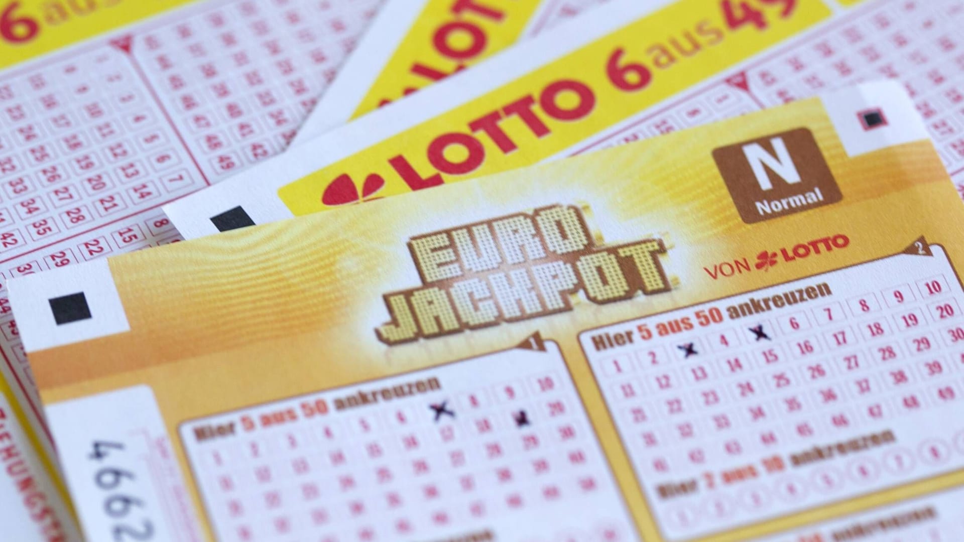 Lotteriescheine (Symbolbild): Die Gewinnzahlen für den Eurojackpot wurden am Freitag gezogen.