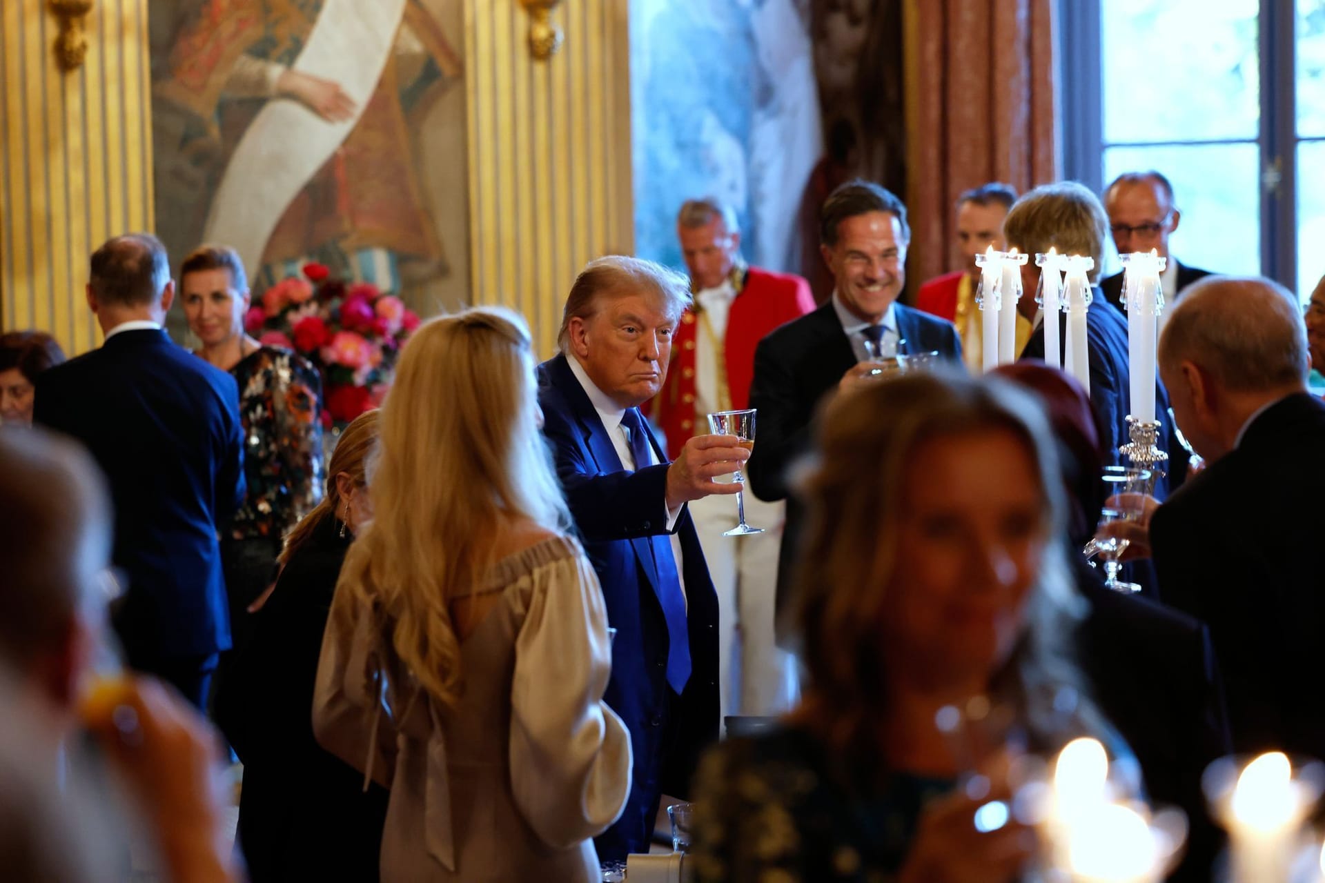 Sieht nicht nach Spaß aus: Trump im niederländischen Königspalast.