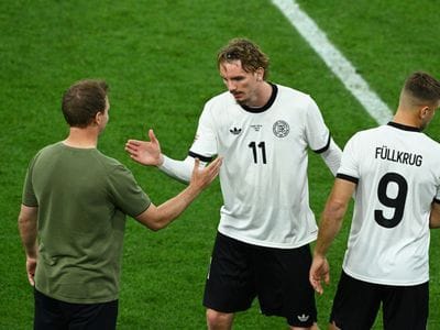 Nick Woltemade (bis 60.): Feierte sein Startelfdebüt. Nach tollem Doppelpass mit Pavlović wehrte Costa seinen Schuss zur Ecke ab. Beim 1:0 blockte er den Abwehrspieler clever und überließ dem besser positionierten Wirtz den Kopfball. Starkes erstes Länderspiel. Das macht Lust auf mehr. Note 2 Nick Woltemade (bis 60.): Feierte sein Startelfdebüt. Nach tollem Doppelpass mit Pavlović wehrte Costa seinen Schuss zur Ecke ab. Beim 1:0 blockte er den Abwehrspieler clever und überließ dem besser positionierten Wirtz den Kopfball. Starkes erstes Länderspiel. Das macht Lust auf mehr. Note 2