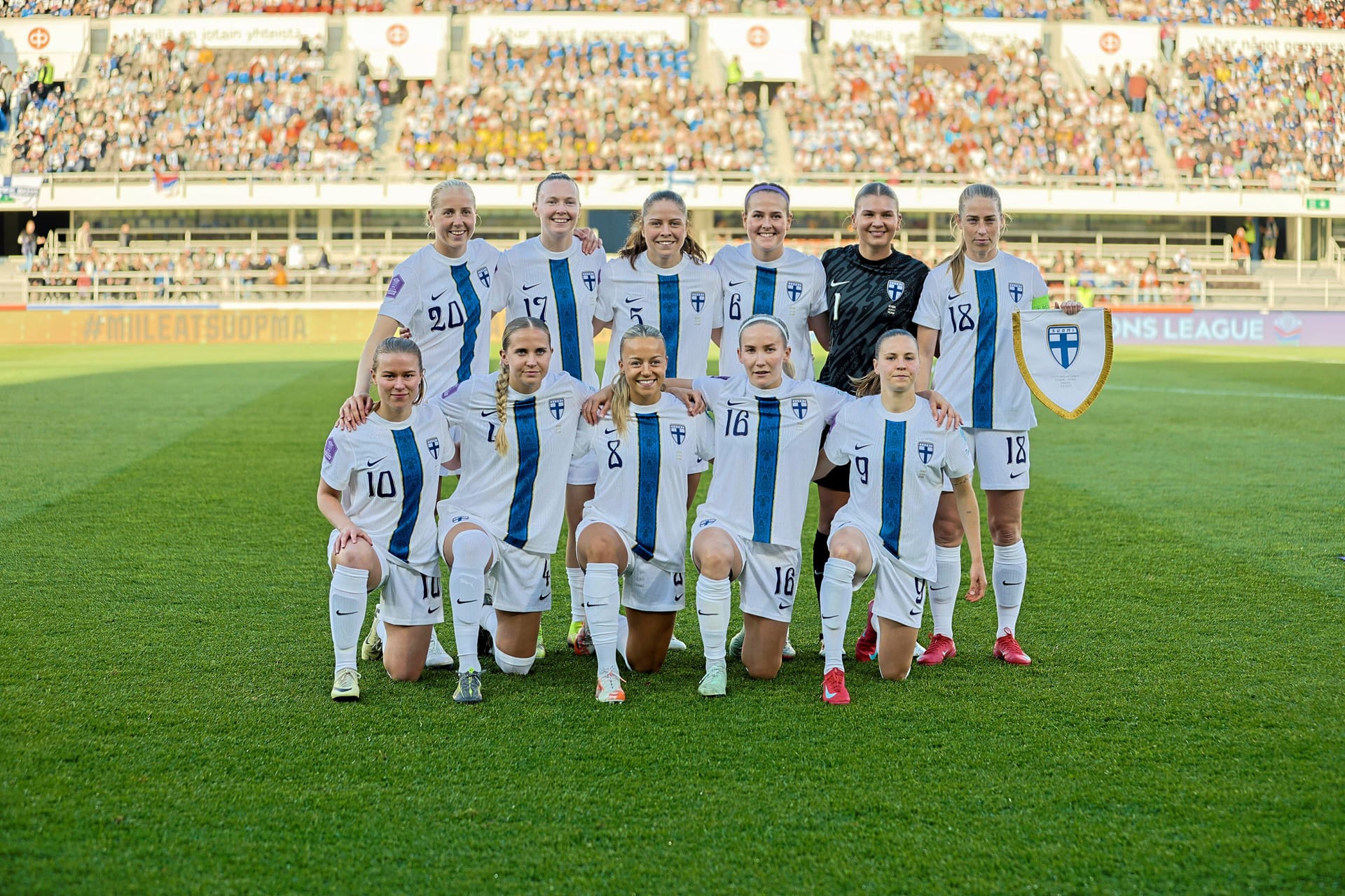 Teamfoto der finnischen Frauen-Nationalmannschaft vor dem Spiel gegen Serbien am 03.05.2025. Teamfoto der finnischen Frauen-Nationalmannschaft vor dem Spiel gegen Serbien am 03.05.2025.