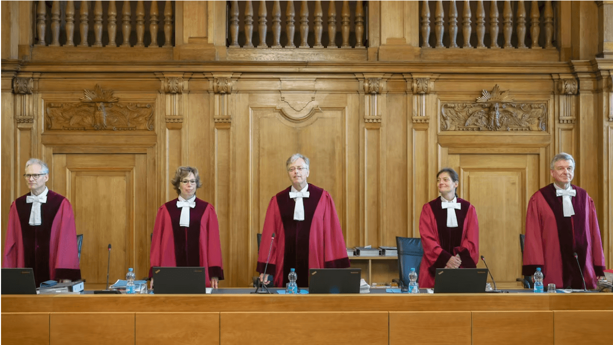Compact-Entscheidung: Der Senat mit dem Vorsitzenden Richter Ingo Kraft hat alle Argumente gehört.