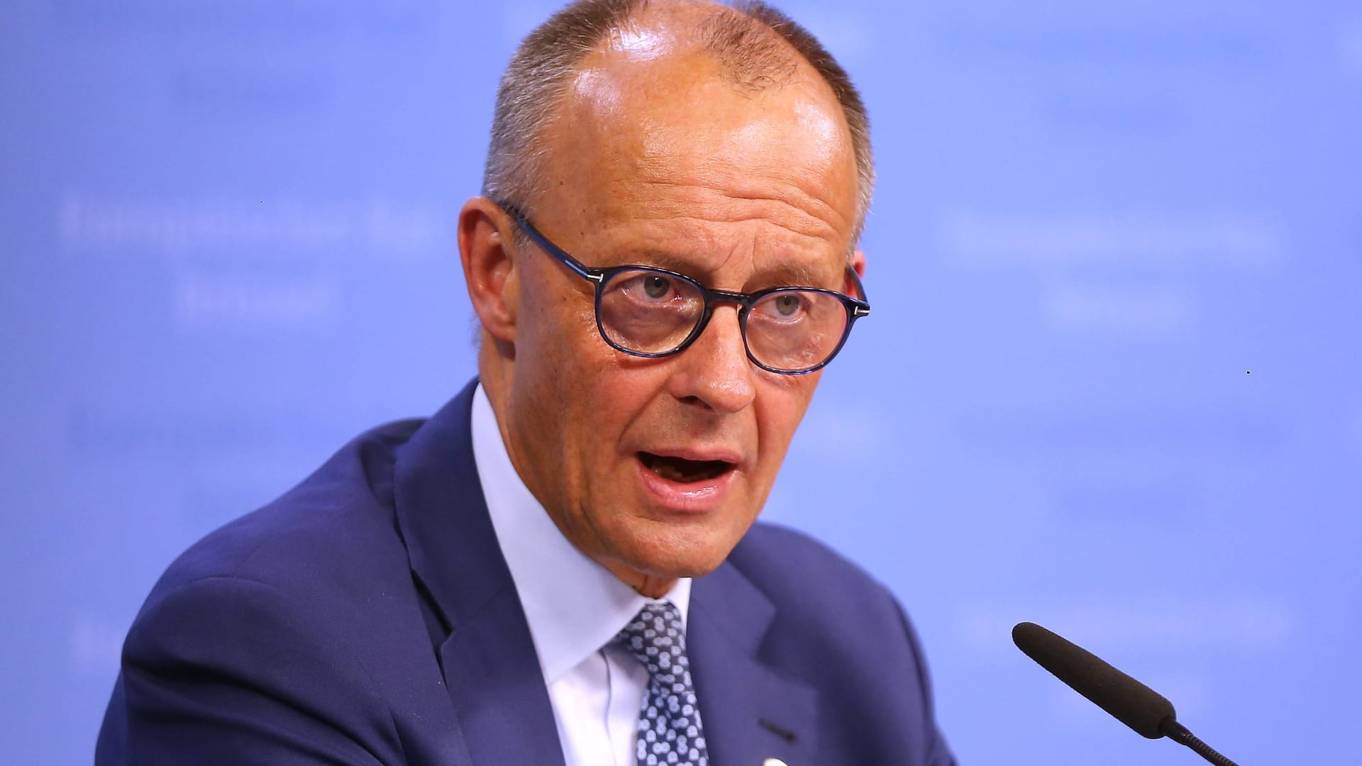 Bundeskanzler Friedrich Merz bei einer Pressekonferenz: Er gab bekannt, dass EU-Kommissionspräsidentin von der Leyen an einer WTO-Alternative arbeite. (Archivbild)