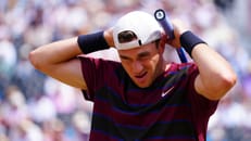 Wütender Tennis-Star zerschmettert seinen Schläger