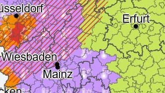 Wetter in Deutschland: Lila steht für eine Hitzewarnung, rot gestrichelt werden aufkommende Gewitter gekennzeichnet.