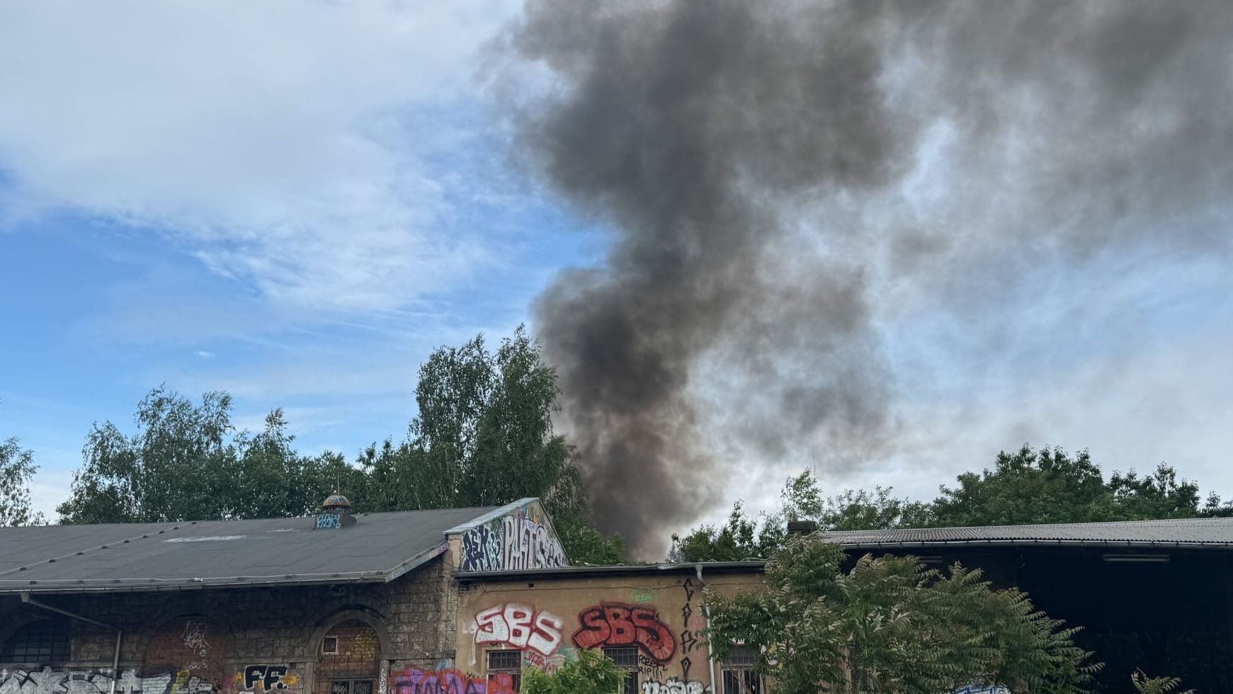 Feuerwehr Dresden Feuer Rauch 06062025