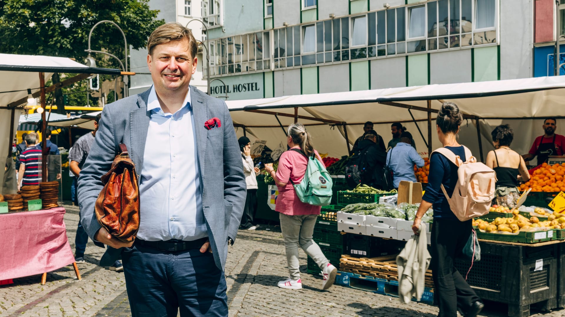 Nervös nur wegen der Linken: Krah auf dem Hermannplatz.