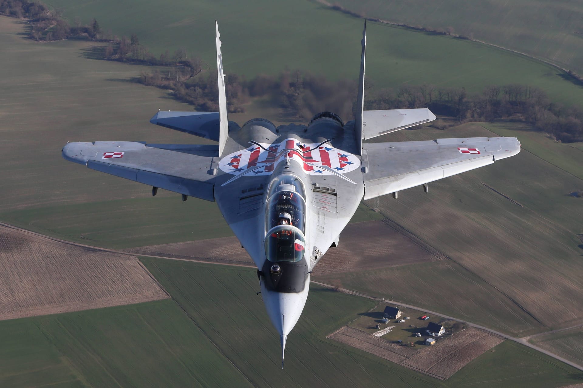 Ein Kampfflugzeug der polnischen Luftwaffe vom Typ MiG-29 bei einem Übungsflug über Polen. Ukraine hat einige MiGs von seinem Nachbarn erhalten.