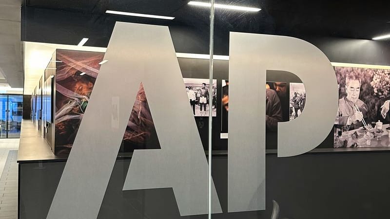 Das Logo der Associated Press (Archivbild): Die US-Regierung muss AP nicht ins Oval Office lassen.