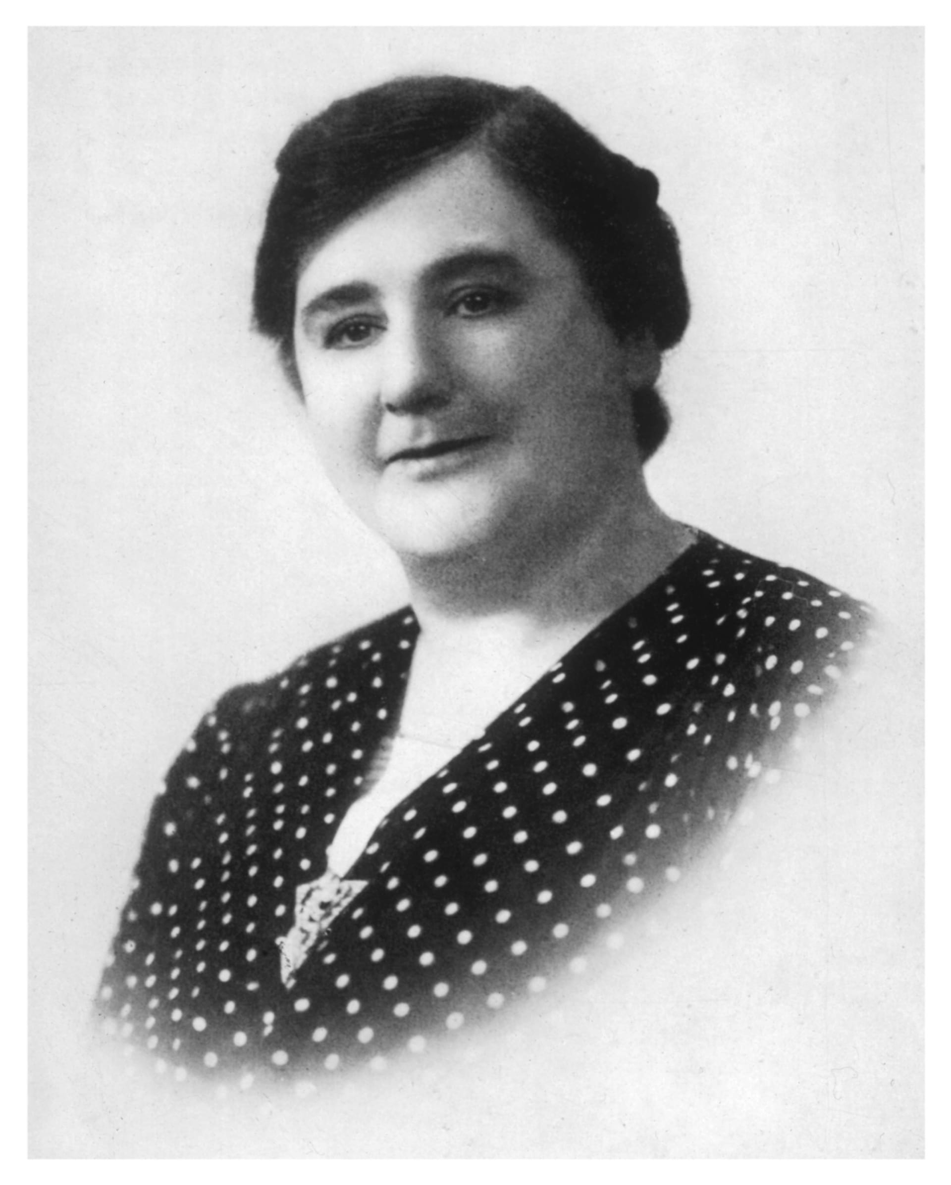 Die Spiritistin Helen Duncan ca. 1940. Sie gilt als die letzte Person, die auf Grundlage des britischen Hexereigesetzes verurteilt wurde.