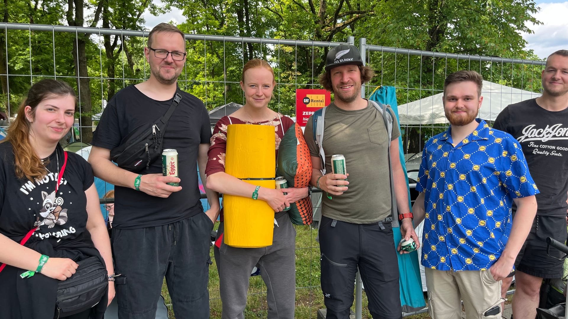 Eine Gruppe aus dem Sauerland: Sie versuchten seit 8 Uhr am Morgen einen Parkplatz zu finden – um 15 Uhr waren sie immer noch nicht auf dem Zeltplatz.
