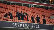 Fan stirbt nach Sturz von der Tribüne