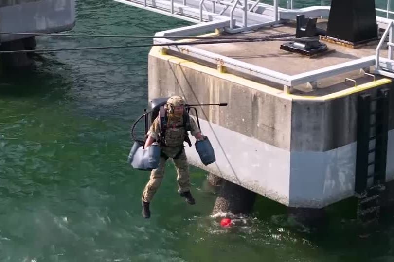 SINGAPUR-JET SUIT/