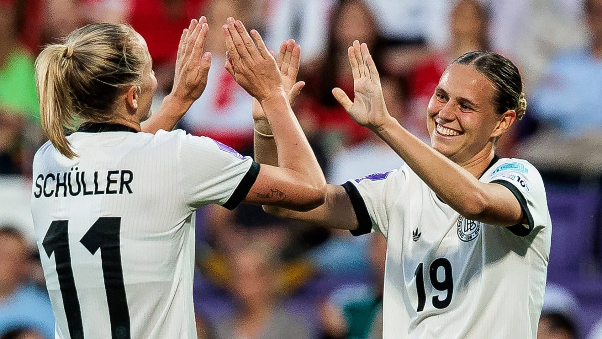 Die DFB-Frauen jubeln: Deutschland konnte vor dem Turnier mit zwei Siegen Selbstvertrauen sammeln. Die DFB-Frauen jubeln: Deutschland konnte vor dem Turnier mit zwei Siegen Selbstvertrauen sammeln.
