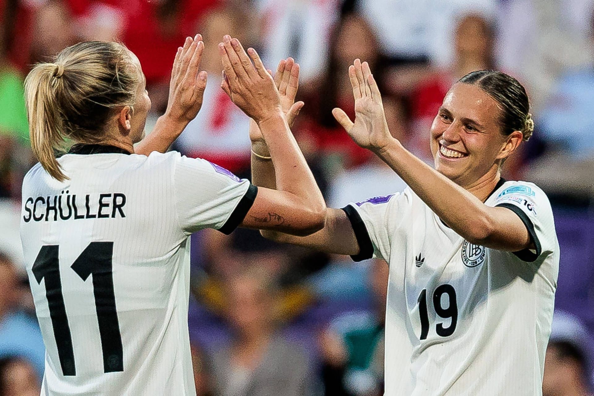 Die DFB-Frauen jubeln: Deutschland konnte vor dem Turnier mit zwei Siegen Selbstvertrauen sammeln.
