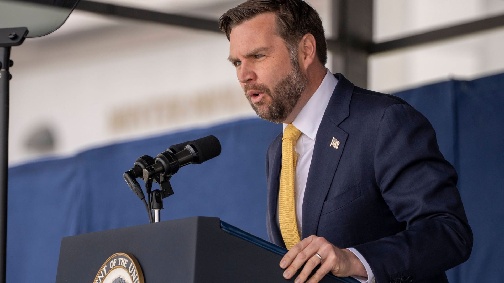 JD Vance: Der Vizepräsident löste mit seinen Aussagen bei dem ein oder anderen Fan wenig Euphorie aus.