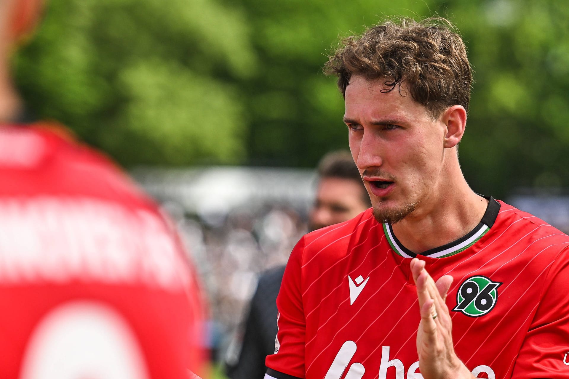 Phil Neumann: Der Verteidiger wechselt zu Birmingahm City, der Klub ist aus der dritten englischen Liga aufgestiegen.