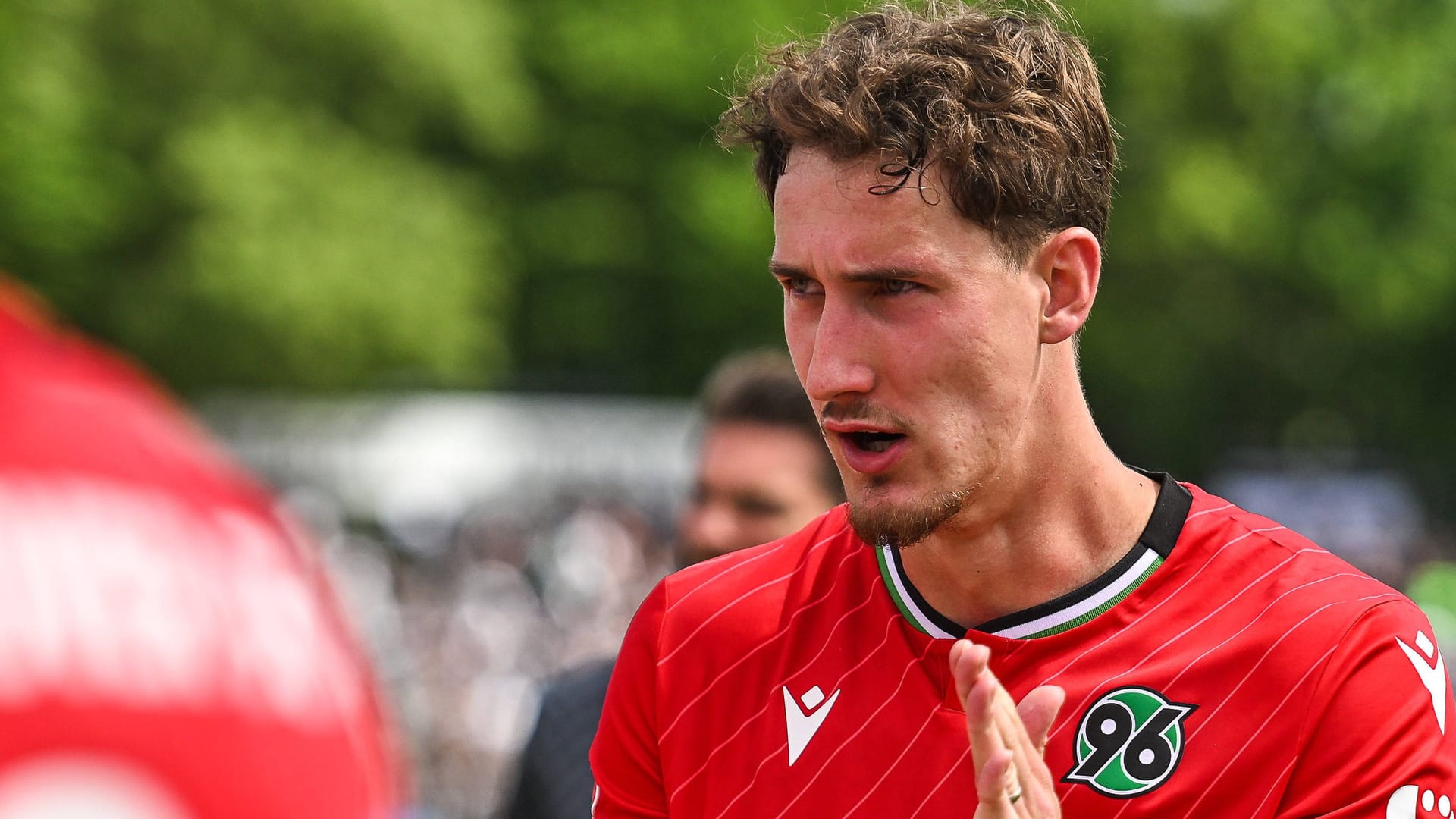 Phil Neumann: Der Verteidiger wechselt zu Birmingahm City, der Klub ist aus der dritten englischen Liga aufgestiegen.