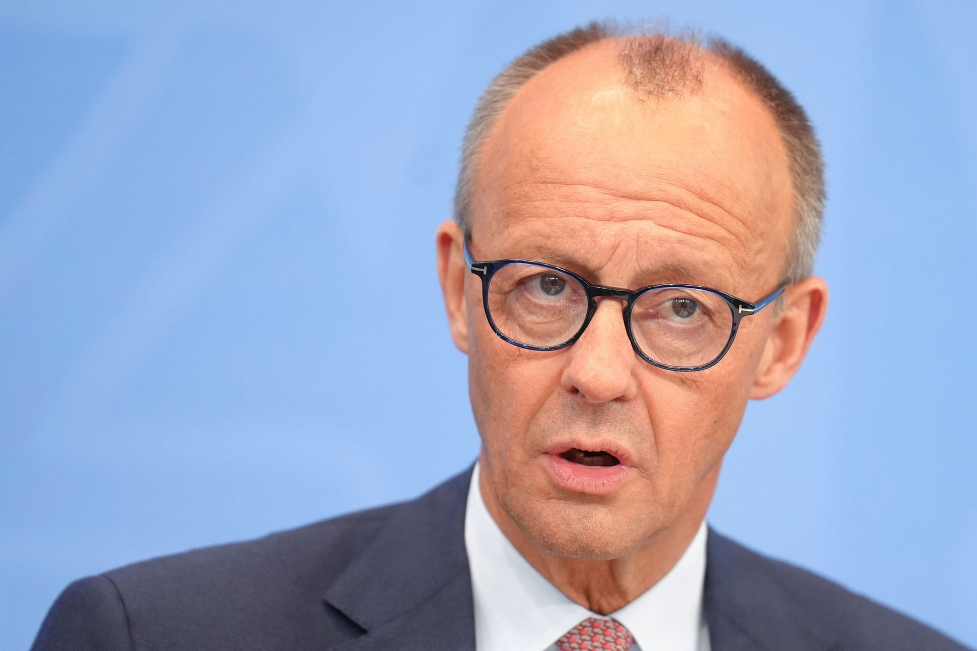 Friedrich Merz auf einer Pressekonferenz (Archivbild): Der Bundeskanzler dankte den Staaten im Nahen Osten dafür, nicht in den Konflikt eingegriffen zu haben.