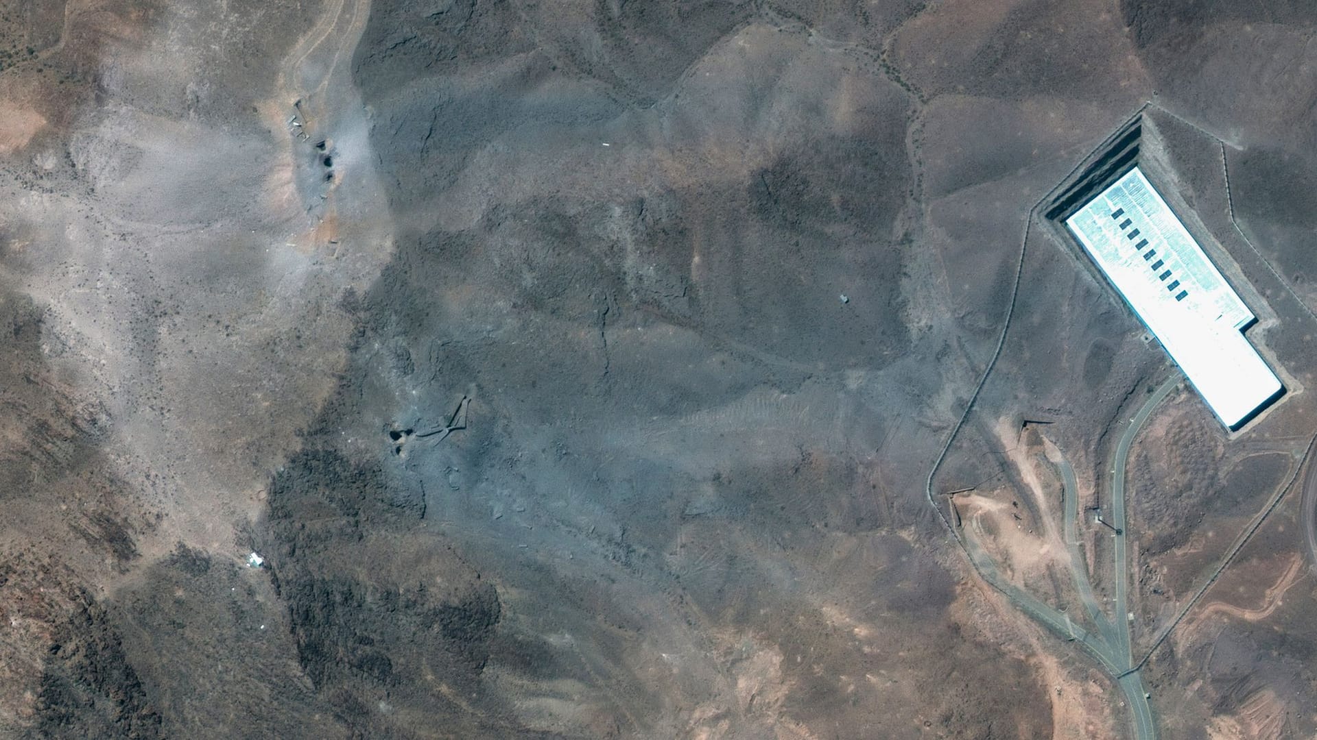 Ein Satellitenbild der Atomanlage Fordo nach dem US-Angriff.