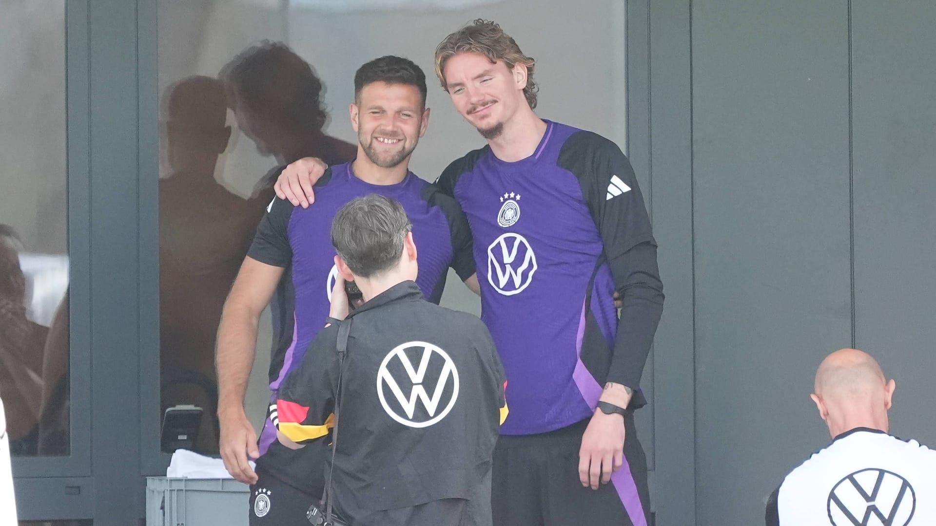 Niclas Füllkrug (l.) und Nick Woltemade kennen sich noch aus gemeinsamen Zeiten bei Werder Bremen.