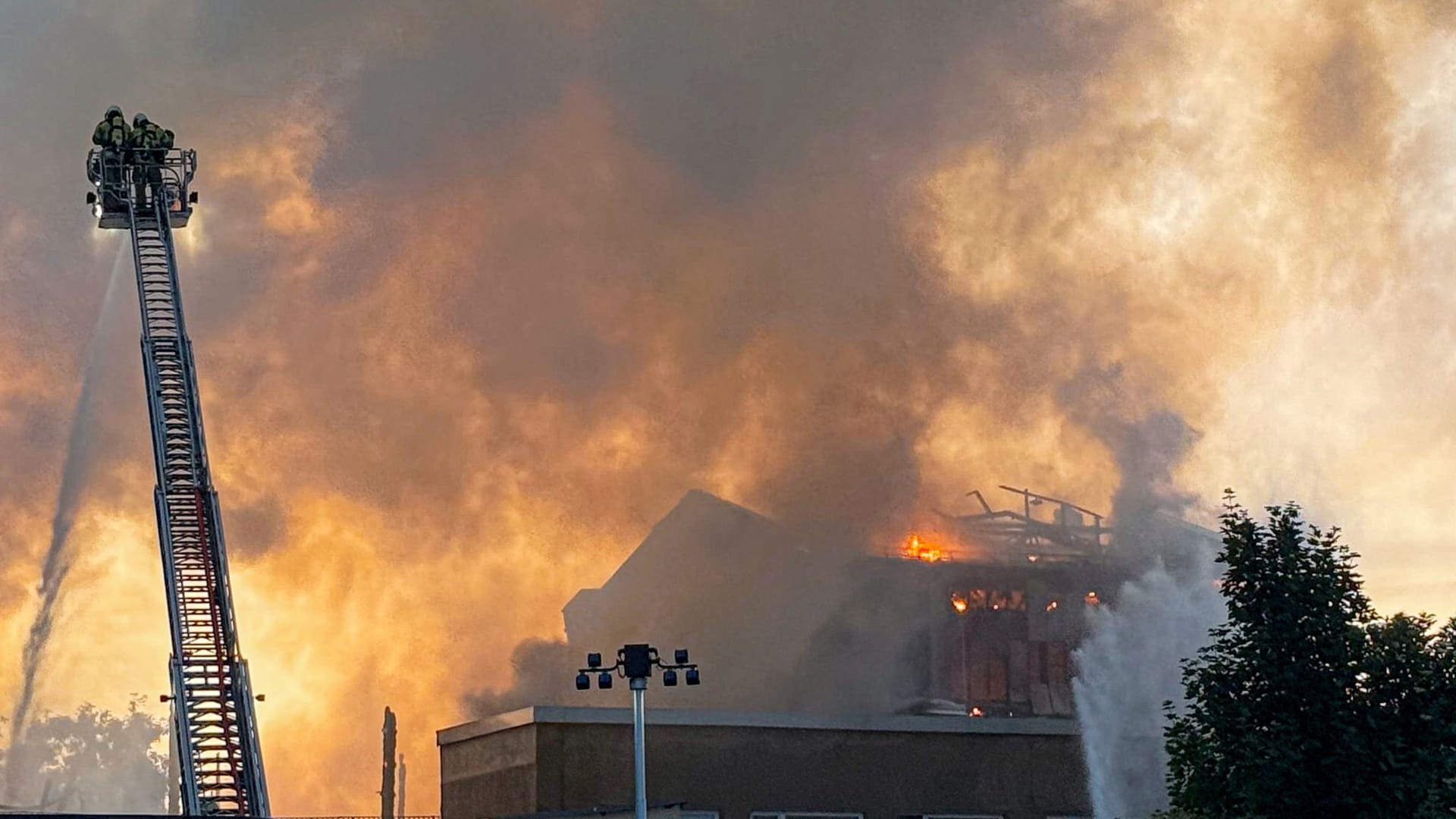 Feuer im früheren Operettenhaus in Dresden