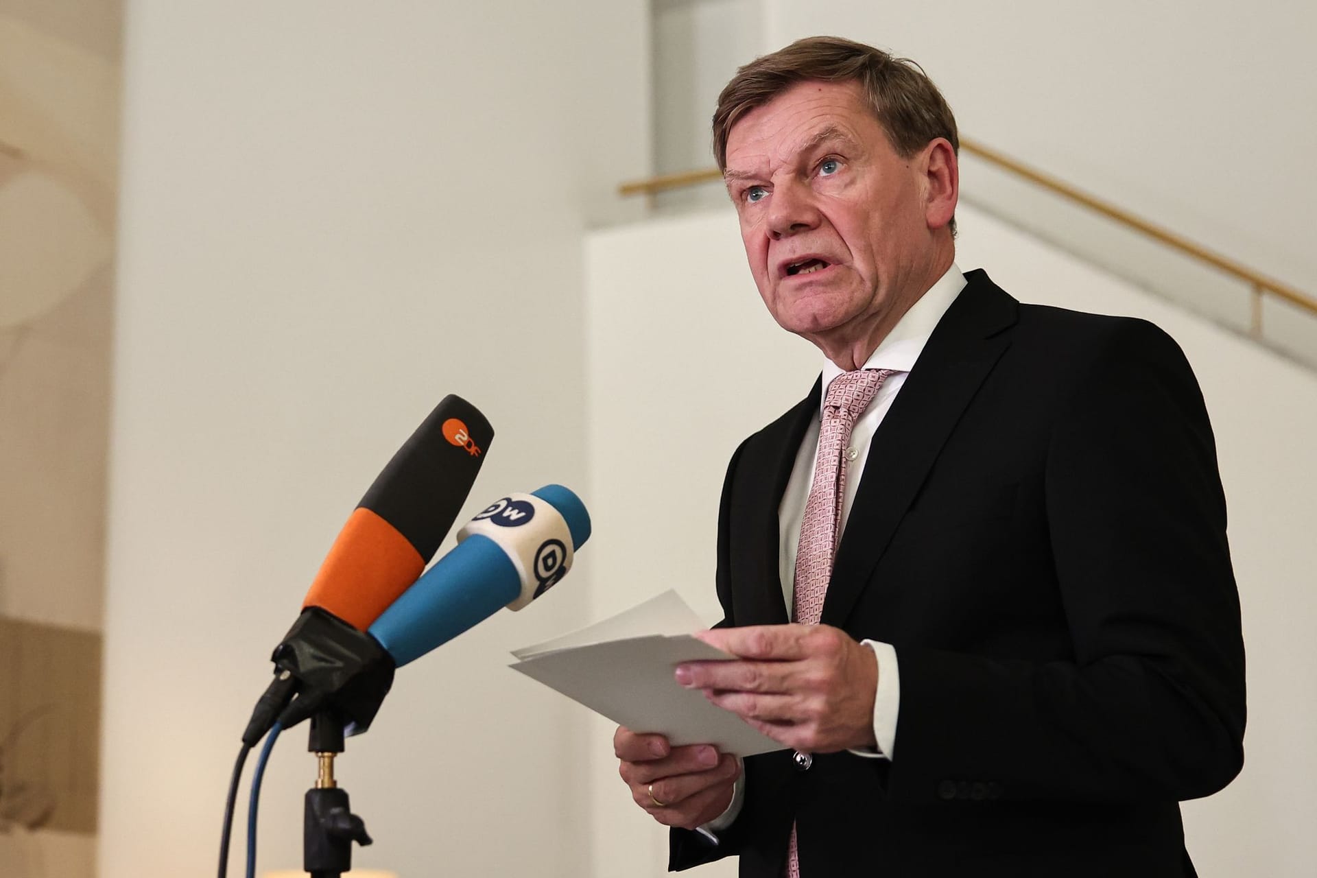 Johann Wadephul: Der deutsche Außenminister müht sich mit Blick auf den Krieg zwischen Israel und dem Iran um eine Deeskalation. Johann Wadephul: Der deutsche Außenminister müht sich mit Blick auf den Krieg zwischen Israel und dem Iran um eine Deeskalation.