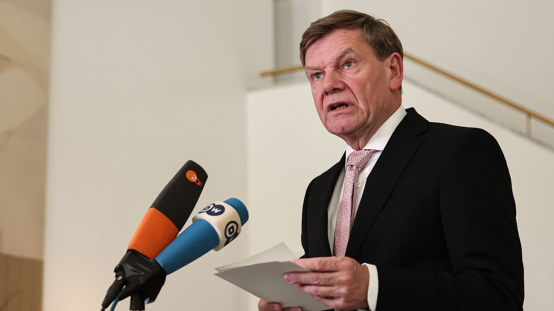 Johann Wadephul: Der deutsche Außenminister müht sich mit Blick auf den Krieg zwischen Israel und dem Iran um eine Deeskalation.