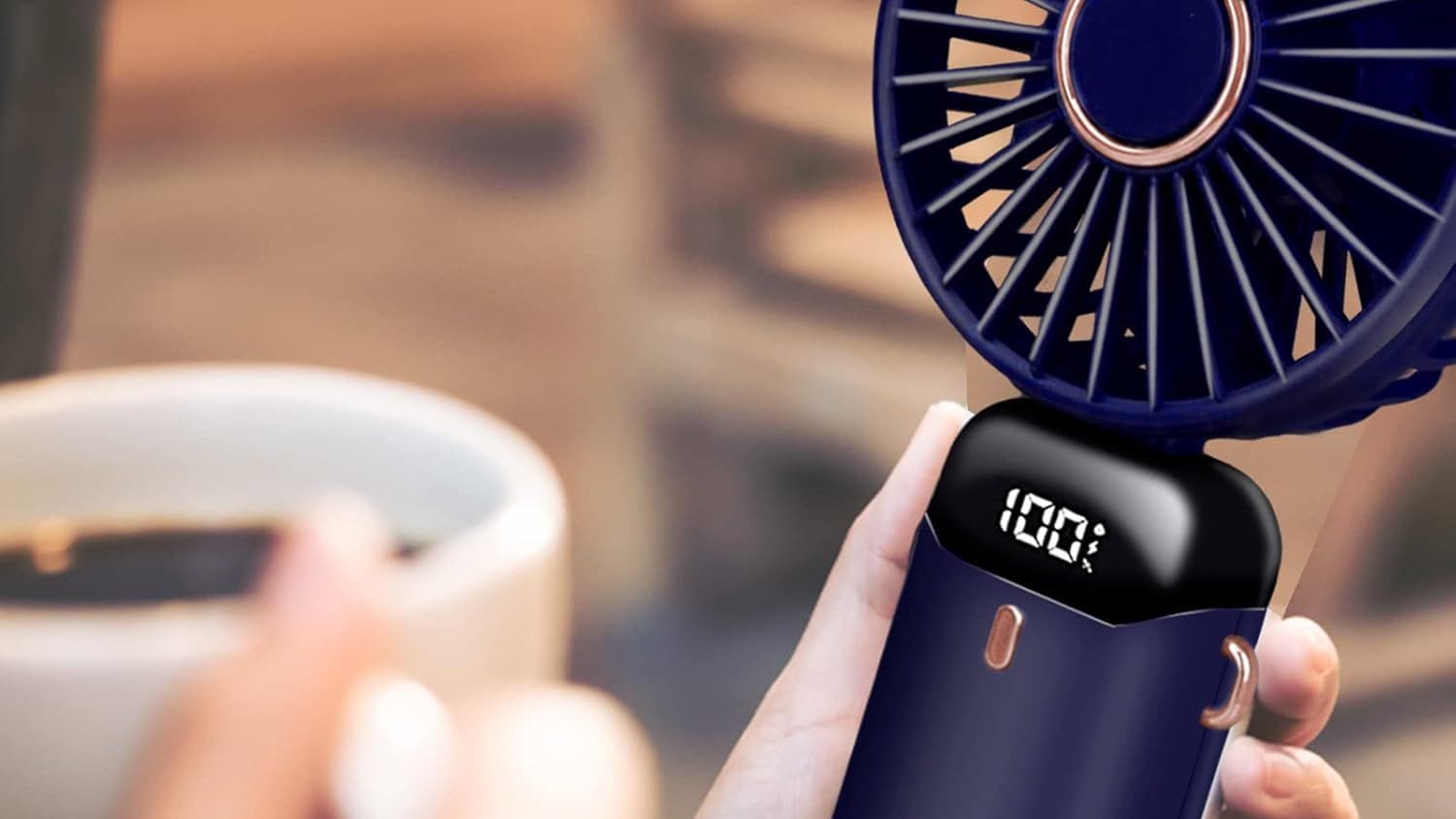 Der tragbare Jsdoin Ventilator von Amazon sorgt für eine frische Brise an heißen Tagen.