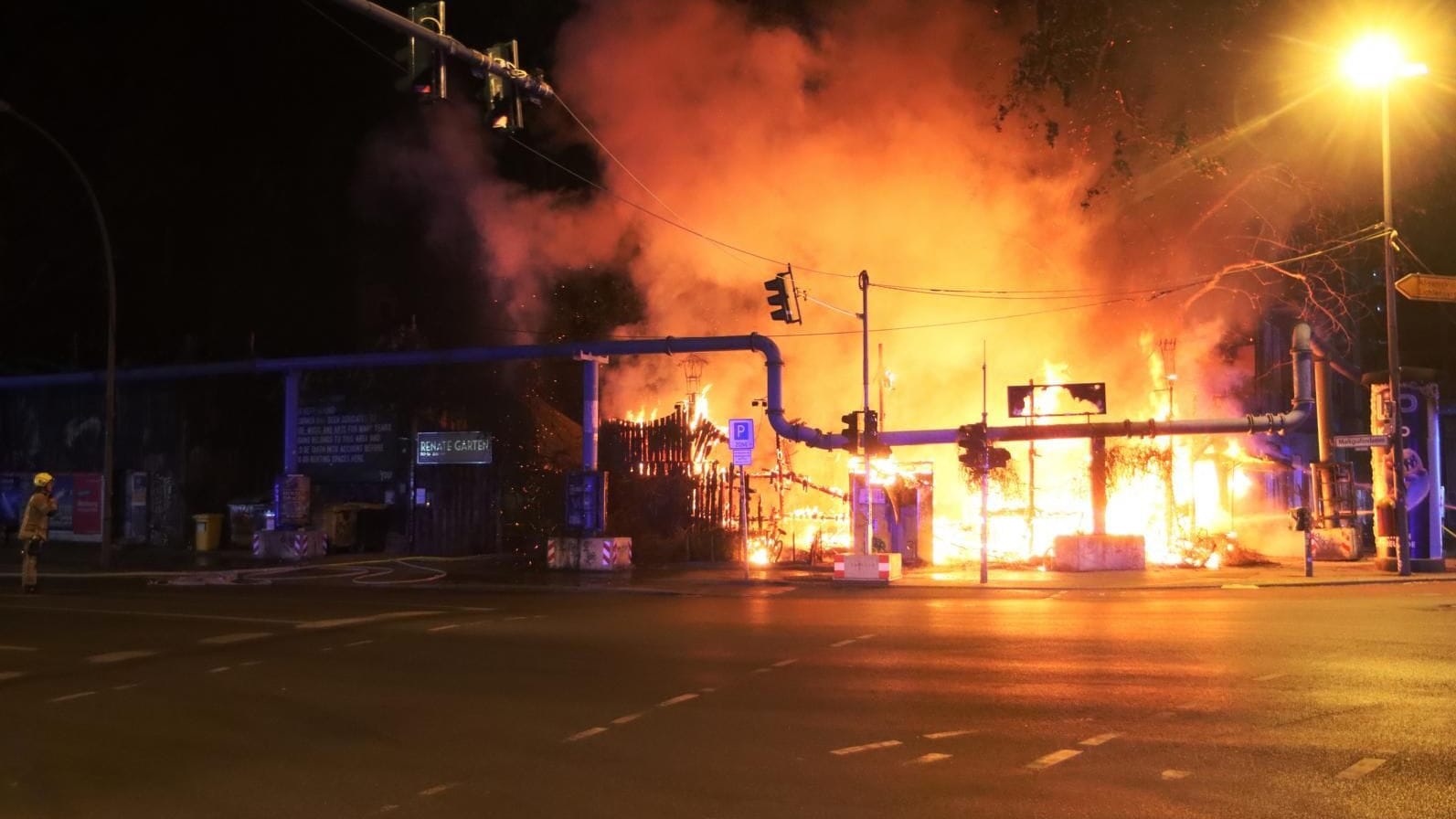 Meterhohe Flammen: Im "Renate Garten" hat es gebrannt.