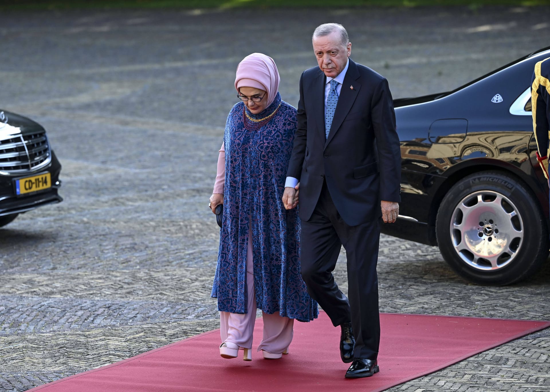 Sie gingen zusammen über den roten Teppich: Recep Tayyip Erdoğan mit seiner Frau Emine Erdoğan. Sie gingen zusammen über den roten Teppich: Recep Tayyip Erdoğan mit seiner Frau Emine Erdoğan.