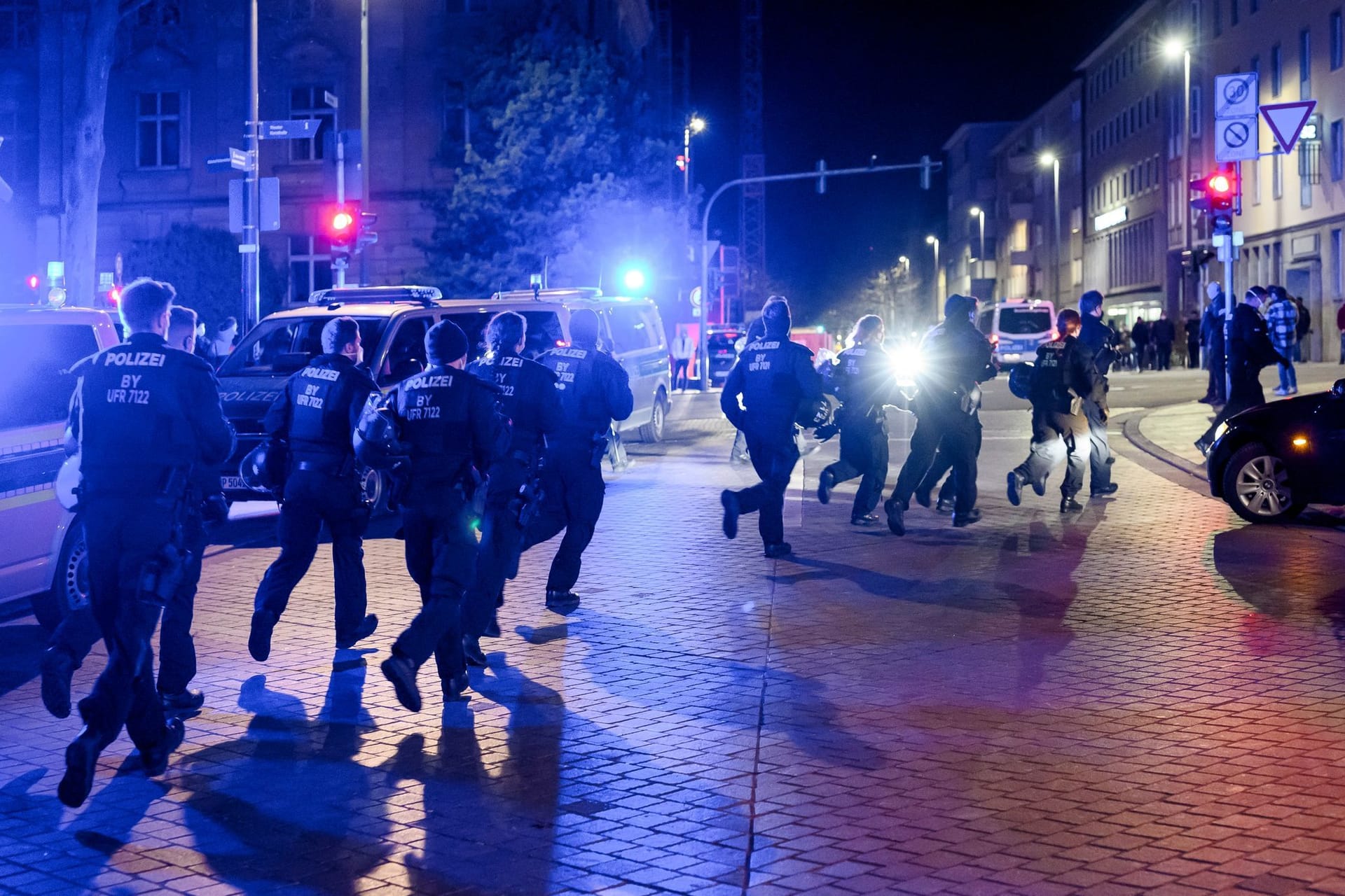 Jeden Tag werden mehr als acht Polizisten in Bayern verletzt